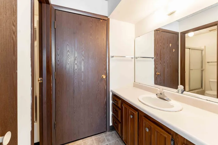 Regency-Towers-Apartments-Springfield-Missouri-One-Bedroom-B-Carpeted-Bathroom-Sink