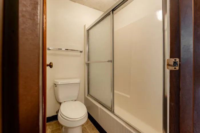 Regency-Towers-Apartments-Springfield-Missouri-One-Bedroom-B-Carpeted-BathroomRegency-Towers-Apartments-Springfield-Missouri-One-Bedroom-B-Carpeted-Bathroom