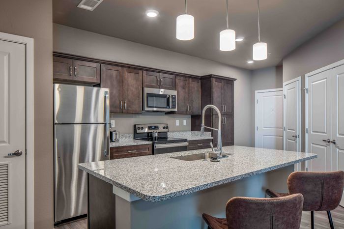 Promenade-Commons-Apartments-Rogers-Arkansas-Furnished-One-Bedroom-Kitchen
