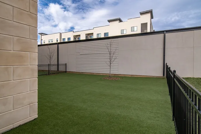 Promenade-Commons-Apartments-Rogers-Arkansas-Phase-Two-One-Bedroom-With-Backyard