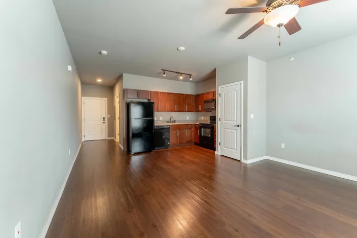 Verandas-Apartments-Springfield-Missouri-Studio-Kitchen-Entrance