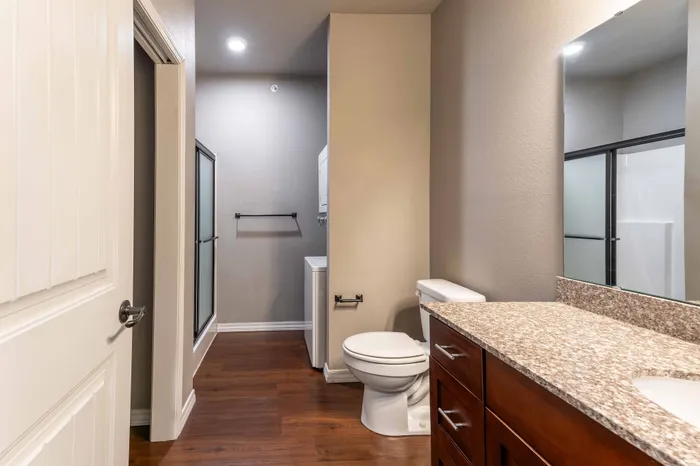 Verandas-Apartments-Springfield-Missouri-Studio-Bathroom