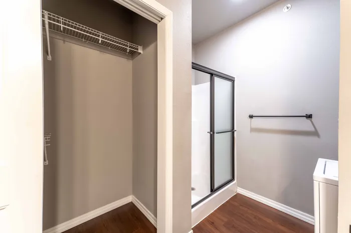 Verandas-Apartments-Springfield-Missouri-Studio-Closet