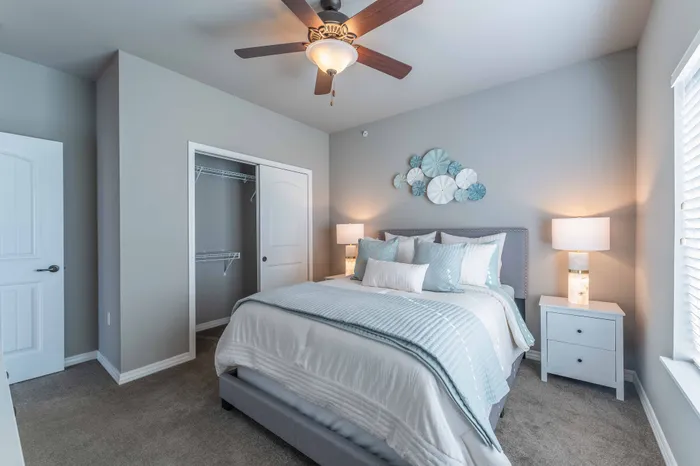 Verandas-Apartments-Springfield-Missouri-Furnished-Two-Bedroom-Guest-Bedroom-Closet