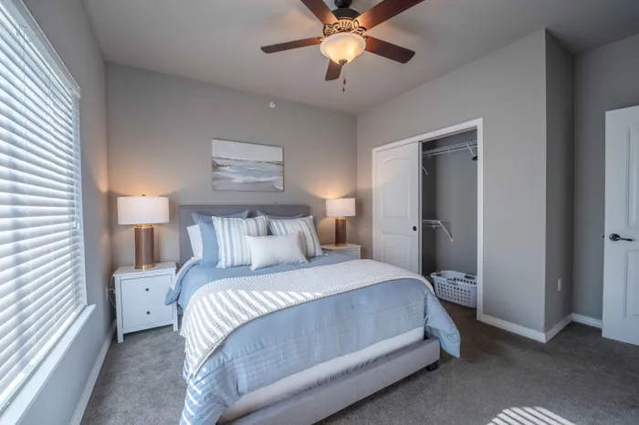 Verandas-Apartments-Springfield-Missouri-Furnished-Two-Bedroom-Primary-Bedroom-Closet