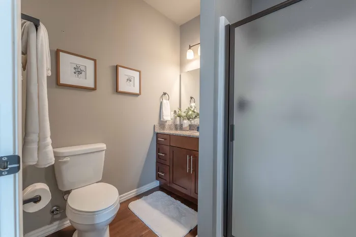 Verandas-Apartments-Springfield-Missouri-Furnished-Two-Bedroom-Primary-Bedroom