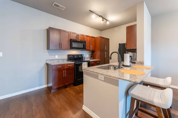 Verandas-Apartments-Springfield-Missouri-Furnished-Two-Bed-Two-Bath-Kitchen-Breakfast-Bar