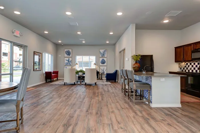 Verandas-Apartments-Springfield-Missouri-Amenities-Community-Kitchen-Seating