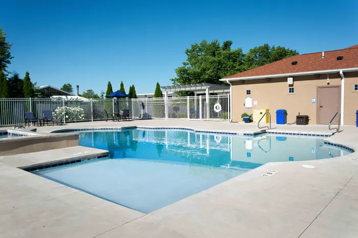 Verandas-Apartments-Springfield-Missouri-Amenities-Heated-Saltwater-Pool