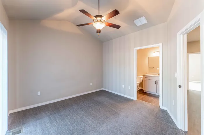 Verandas-Villas-Townhomes-Springfield-Missouri-Two-Bedroom-Guest-Bedroom-Bathroom-Entrance