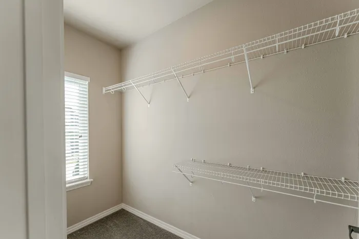 Verandas-Villas-Townhomes-Springfield-Missouri-Two-Bedroom-Guest-Bedroom-Closet