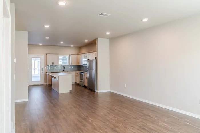 Verandas-Villas-Townhomes-Springfield-Missouri-Two-Bedroom-Living-Room-Kitchen