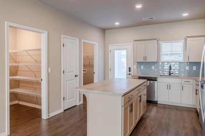 Verandas-Villas-Townhomes-Springfield-Missouri-Two-Bedroom-Kitchen-Pantry-Laundry-Room