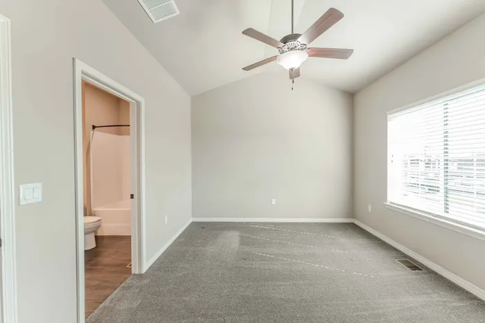 Verandas-Villas-Townhomes-Springfield-Missouri-Two-Bedroom-Primary-Bedroom