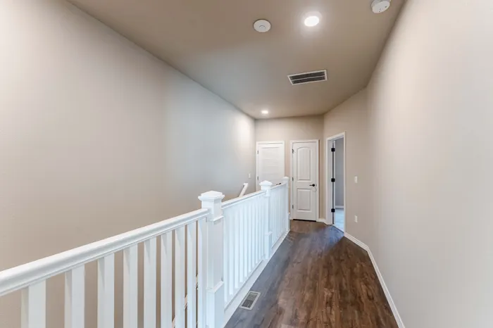 Verandas-Villas-Townhomes-Springfield-Missouri-Two-Bedroom-Second-Floor-Hallway