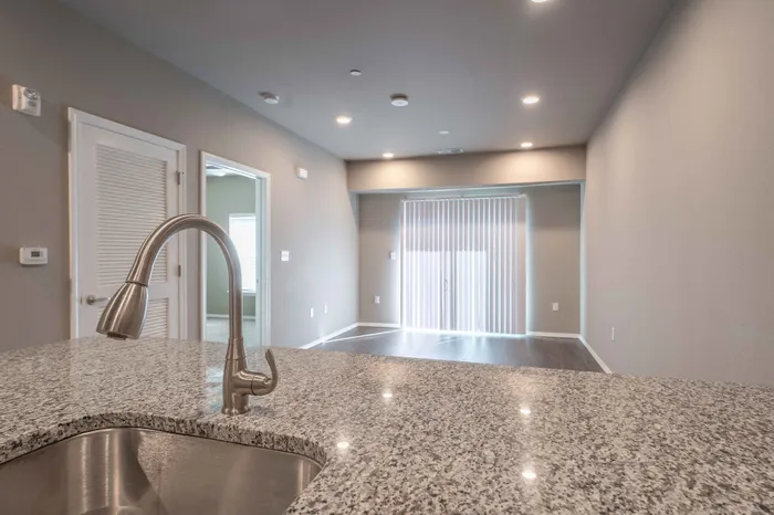 Veranda-Vistas-55-Plus-Apartments-Springfield-Missouri-One-Bedroom-Kitchen-Sink-Granite-Countertops
