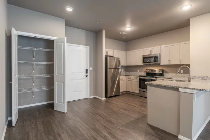 Veranda-Vistas-55-Plus-Apartments-Springfield-Missouri-Two-Bedroom-Kitchen-Pantry-Front-Door