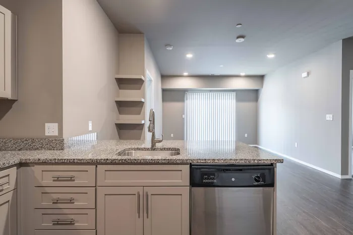 Veranda-Vistas-55-Plus-Apartments-Springfield-Missouri-Two-Bedroom-Kitchen-Living-Room-View