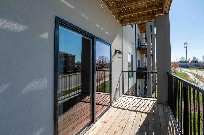 Veranda-Vistas-55-Plus-Apartments-Springfield-Missouri-Two-Bedroom-Balcony