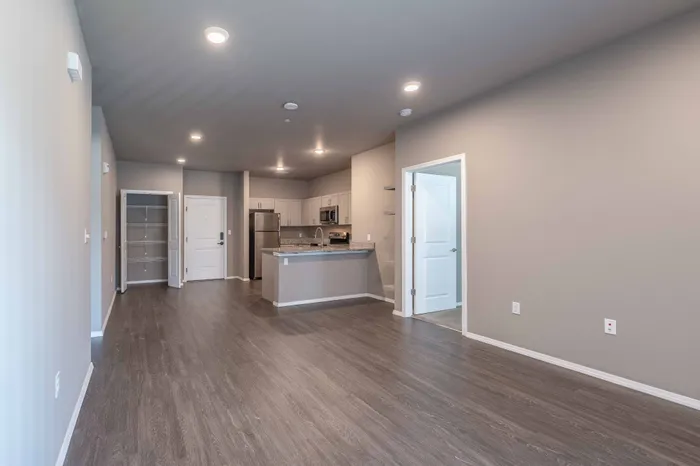 Veranda-Vistas-55-Plus-Apartments-Springfield-Missouri-Two-Bedroom-Living-Room-Front-Entrance-View