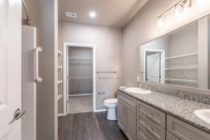 Veranda-Vistas-55-Plus-Apartments-Springfield-Missouri-Two-Bedroom-Primary-Bathroom-Closet