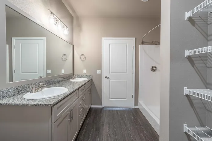 Veranda-Vistas-55-Plus-Apartments-Springfield-Missouri-Two-Bedroom-Primary-Bathroom