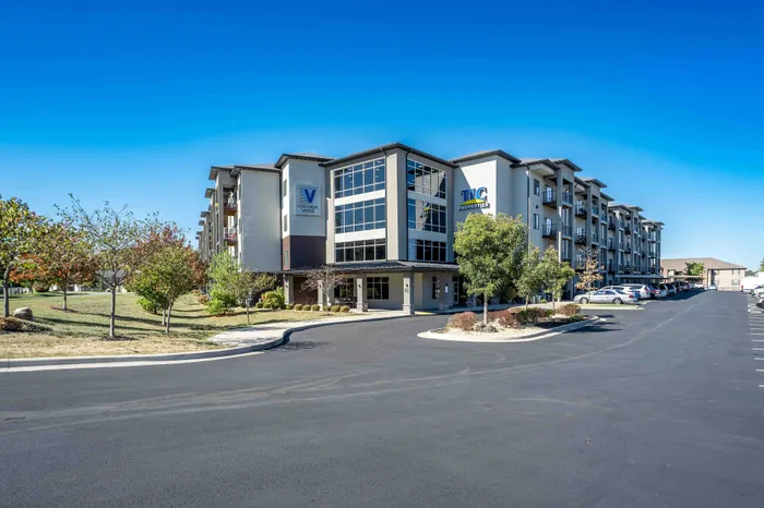 Veranda-Vistas-55-Plus-Apartments-Springfield-Missouri-Exteriors-Street-View