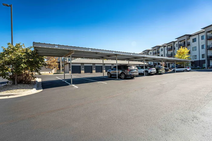 Veranda-Vistas-55-Plus-Apartments-Springfield-Missouri-Amenities-Covered-Parking