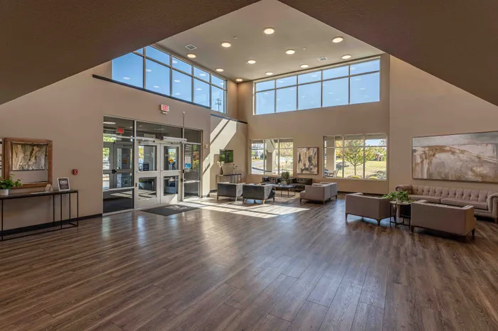 Veranda-Vistas-55-Plus-Apartments-Springfield-Missouri-Amenities-Lobby-Entrance