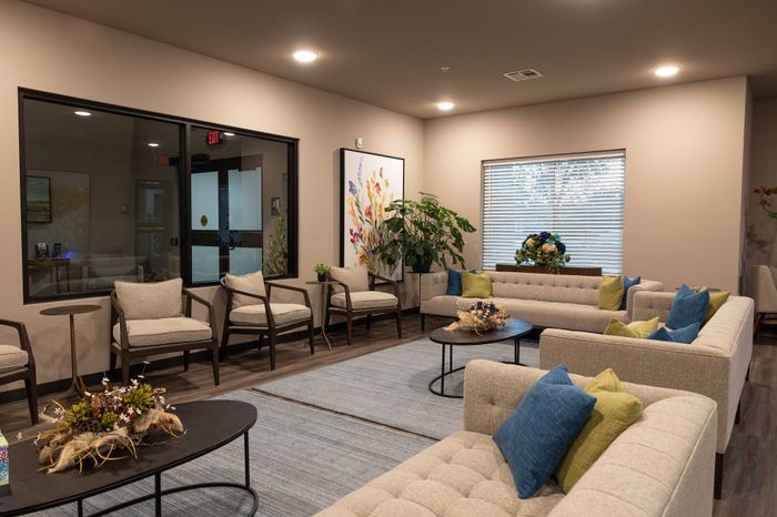 Promenade-Commons-Apartments-Rogers-Arkansas-Amenities-Community-Space-Seating