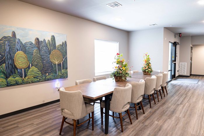 Promenade-Commons-Apartments-Rogers-Arkansas-Amenities-Community-Long-Table