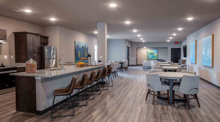Promenade-Commons-Apartments-Rogers-Arkansas-Amenities-Community-Kitchen-Seating