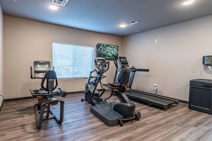 Promenade-Commons-Apartments-Rogers-Arkansas-Amenities-Fitness-Center-Cardio
