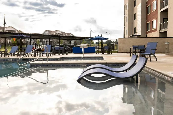 Promenade-Commons-Apartments-Rogers-Arkansas-Amenities-Heated-Saltwater-Pool-Chairs
