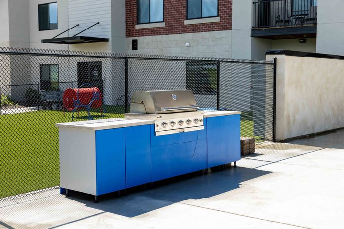 Promenade-Commons-Apartments-Rogers-Arkansas-Amenities-Grilling-Station