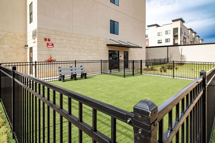 Promenade-Commons-Apartments-Rogers-Arkansas-Amenities-Phase-Two-Dog-Park-Seating