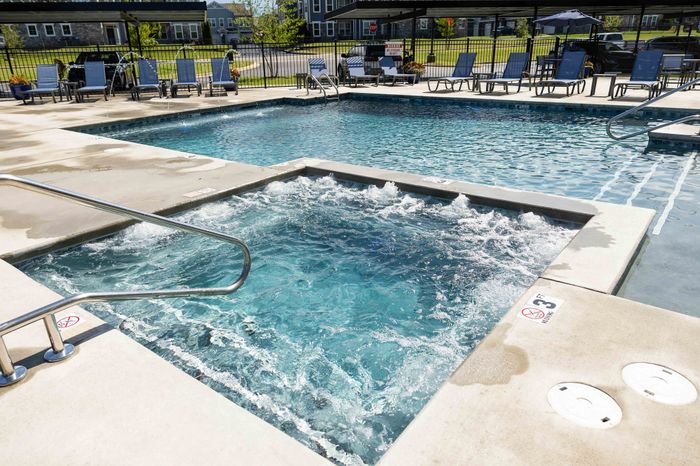 Promenade-Commons-Apartments-Rogers-Arkansas-Amenities-Saltwater-Hot-Tub