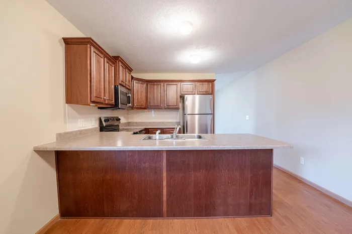 Oakwood-Heights-Townhomes-Republic-Missouri-Phase-1-Two-Bedroom-Kitchen-Breakfast-Bar