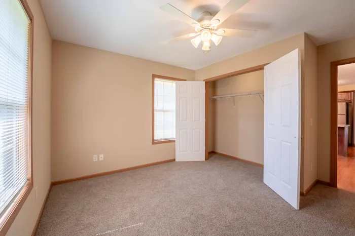 Oakwood-Heights-Townhomes-Republic-Missouri-Phase-1-Two-Bedroom-Guest-Bedroom-Closet
