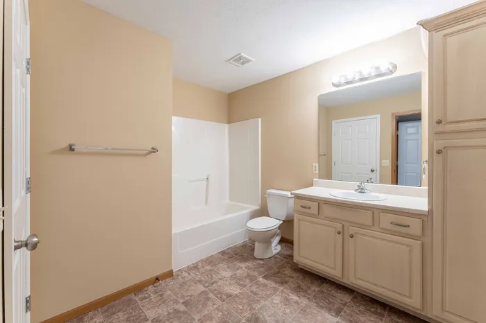 Oakwood-Heights-Townhomes-Republic-Missouri-Phase-1-Two-Bedroom-Bathroom