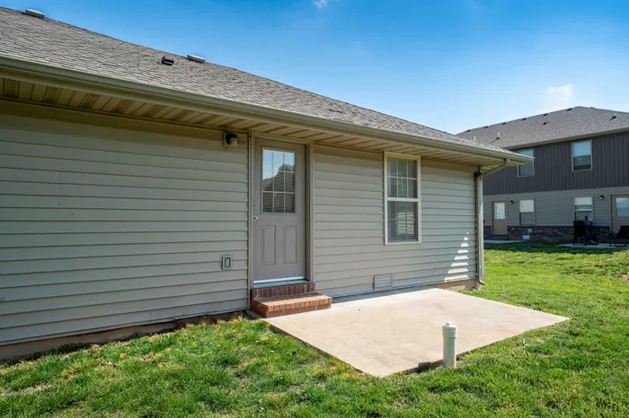 Oakwood-Heights-Townhomes-Republic-Missouri-Phase-1-Two-Bedroom-Backyard-Patio