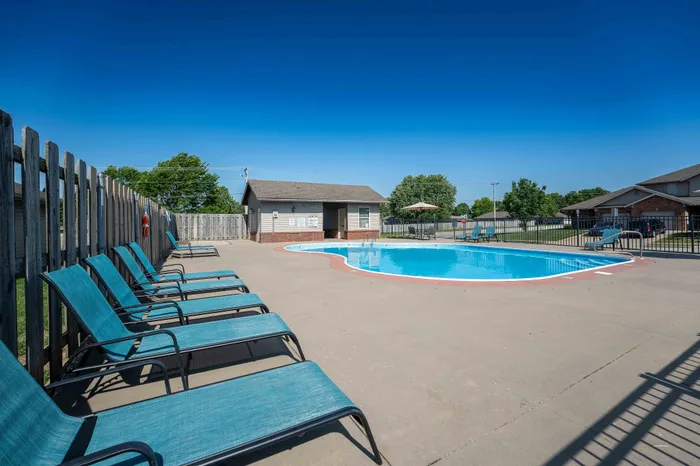 Oakwood-Heights-Townhomes-Republic-Missouri-Amenities-Swimming-Pool-Lounge-Chairs