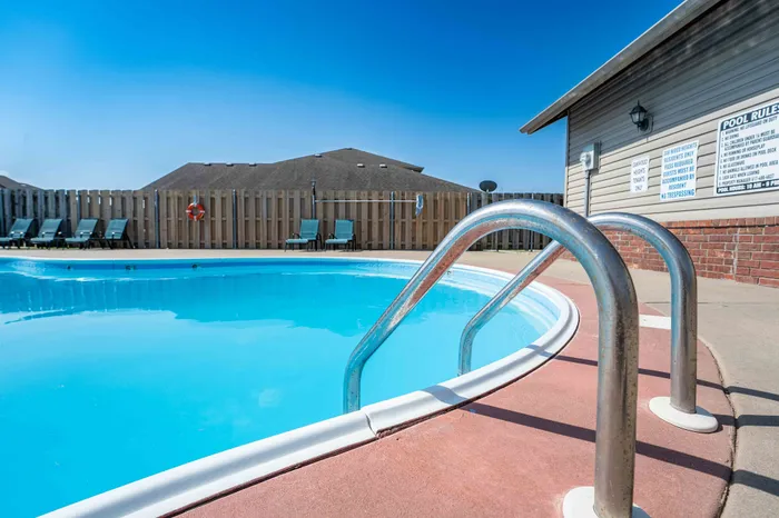 Oakwood-Heights-Townhomes-Republic-Missouri-Amenities-Swimming-Pool-Ladder