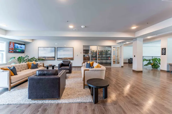 Union-Mill-Apartments-Wichita-Kansas-Amenities-Work-Space-Area-Seating