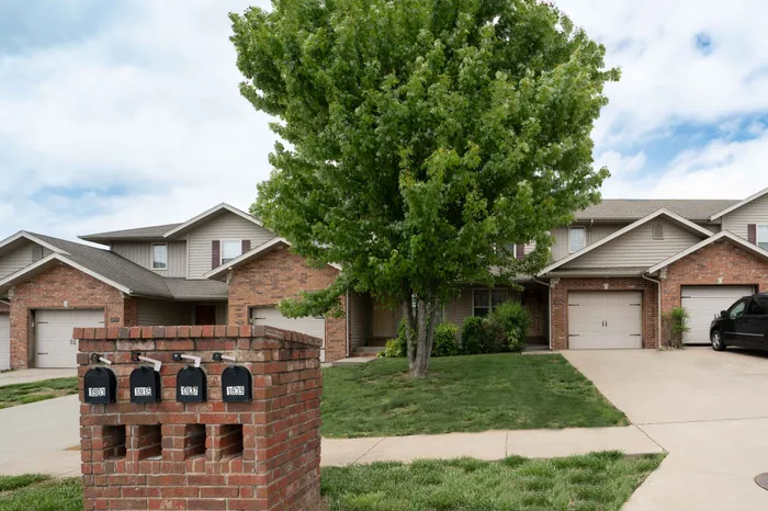 Oakwood-Heights-Townhomes-Republic-Missouri-Phase-1-Three-Bedroom-Mailboxes