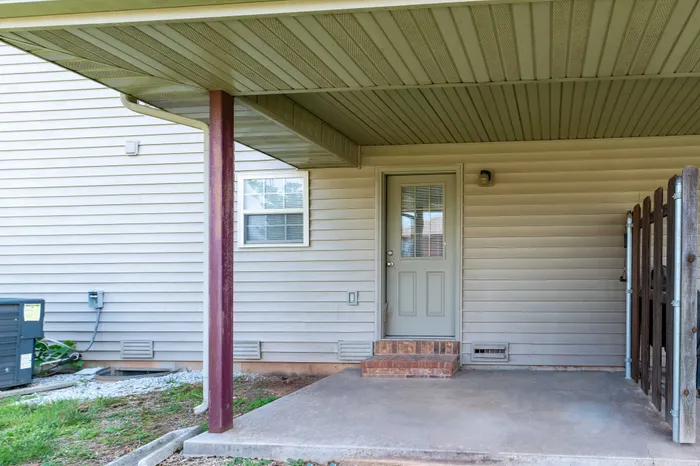 Oakwood-Heights-Townhomes-Republic-Missouri-Phase-1-Three-Bedroom-Back-Patio