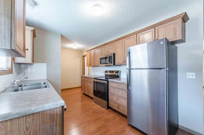 Oakwood-Heights-Townhomes-Republic-Missouri-Phase-1-Three-Bedroom-Remodeled-Kitchen