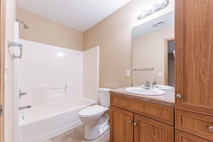 Oakwood-Heights-Townhomes-Republic-Missouri-Phase-1-Three-Bedroom-Second-Bathroom