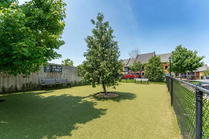 Township-28-Apartments-Springfield-Missouri-Amenities-Dog-Park-Entrance-View
