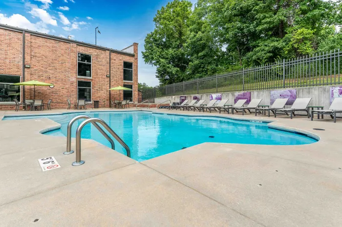 Township-28-Apartments-Springfield-Missouri-Amenities- Saltwater-Pool